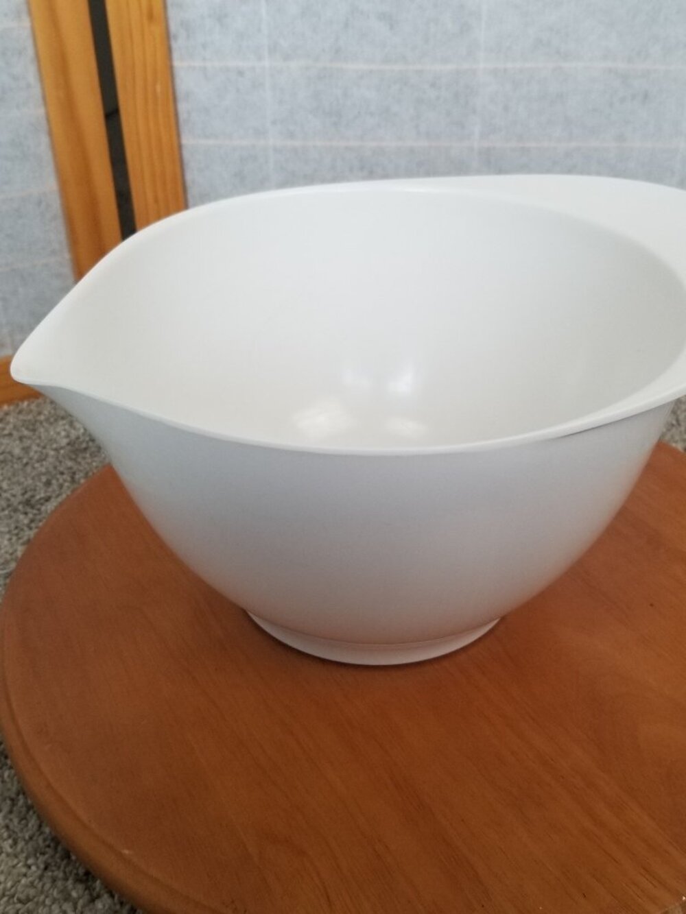 Williams Sonoma White Melamine Bowl with Spout 4 QT Mixing Batter Bowl
